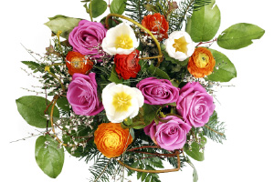 Bouquet Ambiance douce avec roses roses, renoncules orange et fleurs blanches