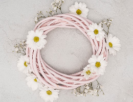 Couronne décorative en fleurs séchées blanches et naturelles
